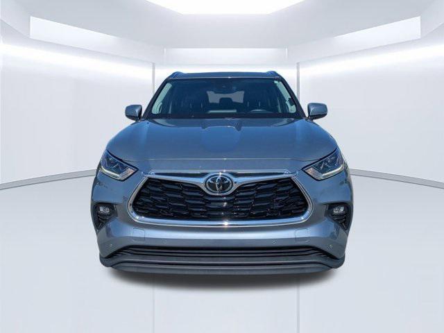 used 2021 Toyota Highlander car, priced at $35,981