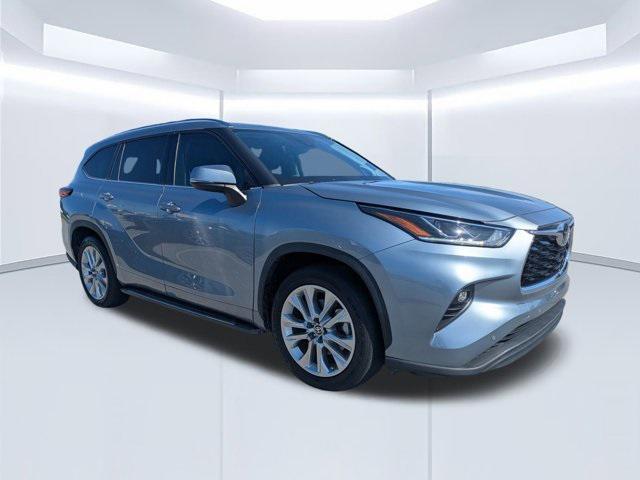 used 2021 Toyota Highlander car, priced at $35,981