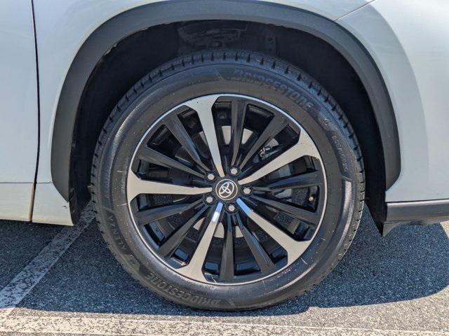 used 2022 Toyota Highlander car, priced at $28,987
