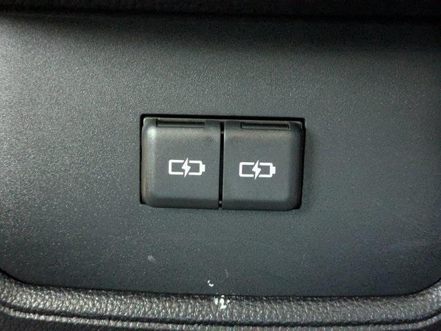 used 2022 Toyota Highlander car, priced at $28,987