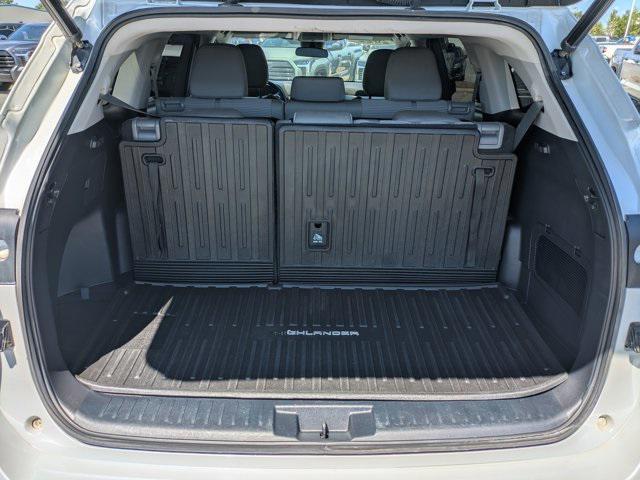 used 2022 Toyota Highlander car, priced at $28,987