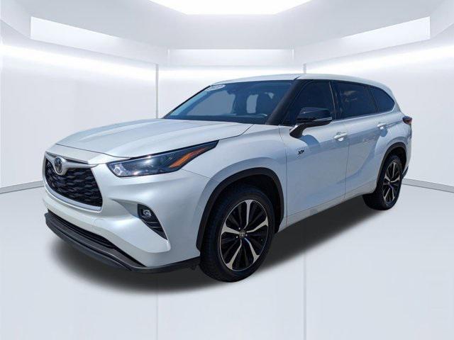 used 2022 Toyota Highlander car, priced at $28,987