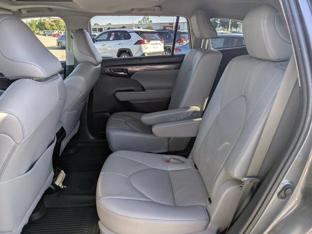 used 2022 Toyota Highlander car, priced at $37,896