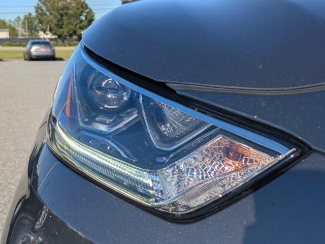 used 2022 Toyota Highlander car, priced at $37,896