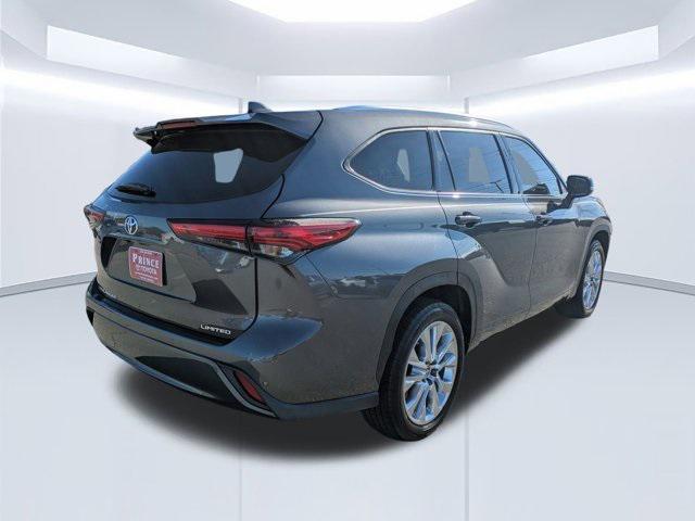used 2022 Toyota Highlander car, priced at $37,896