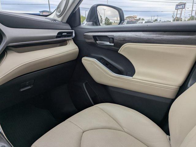 used 2023 Toyota Highlander car, priced at $38,588