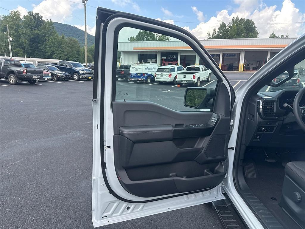 new 2025 Ford F-150 car, priced at $49,370