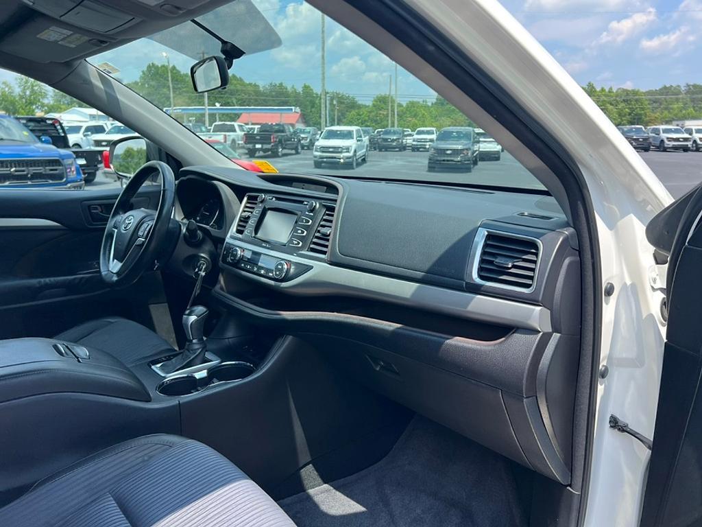 used 2014 Toyota Highlander car, priced at $16,618
