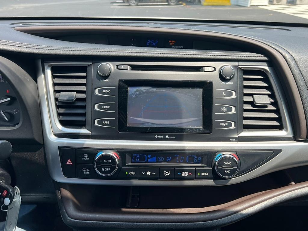 used 2014 Toyota Highlander car, priced at $16,618