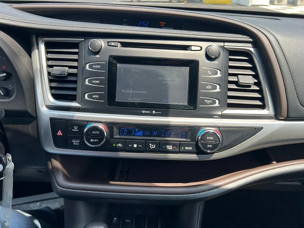 used 2014 Toyota Highlander car, priced at $16,618