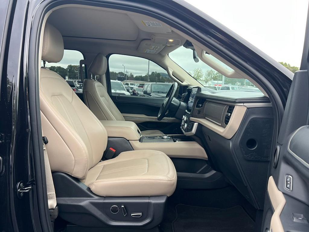 used 2024 Ford Expedition car, priced at $49,158