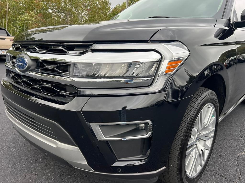 used 2024 Ford Expedition car, priced at $49,158
