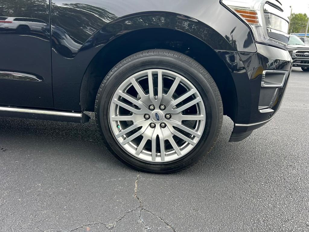 used 2024 Ford Expedition car, priced at $49,158