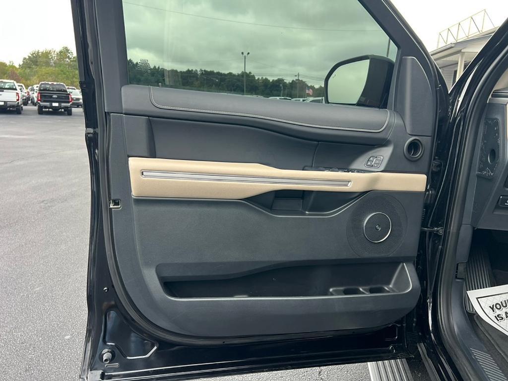 used 2024 Ford Expedition car, priced at $49,158