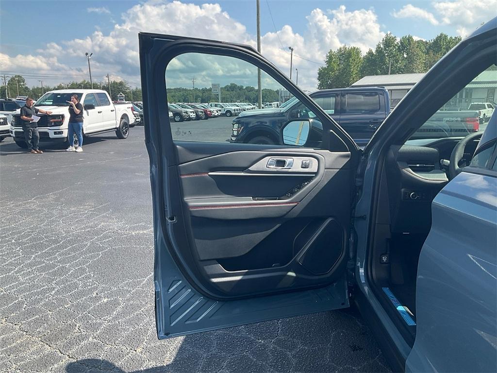 new 2025 Ford Explorer car, priced at $42,625