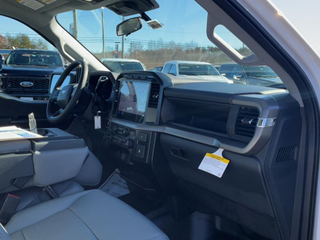 new 2024 Ford F-150 car, priced at $42,590