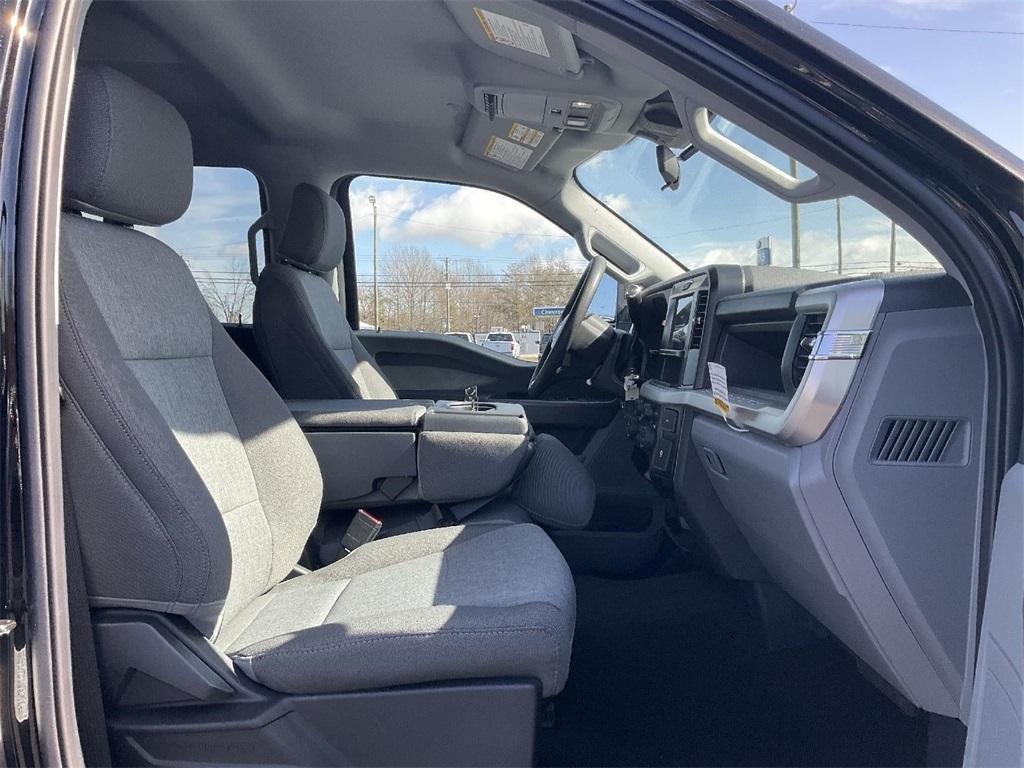 new 2025 Ford F-250 car, priced at $69,660