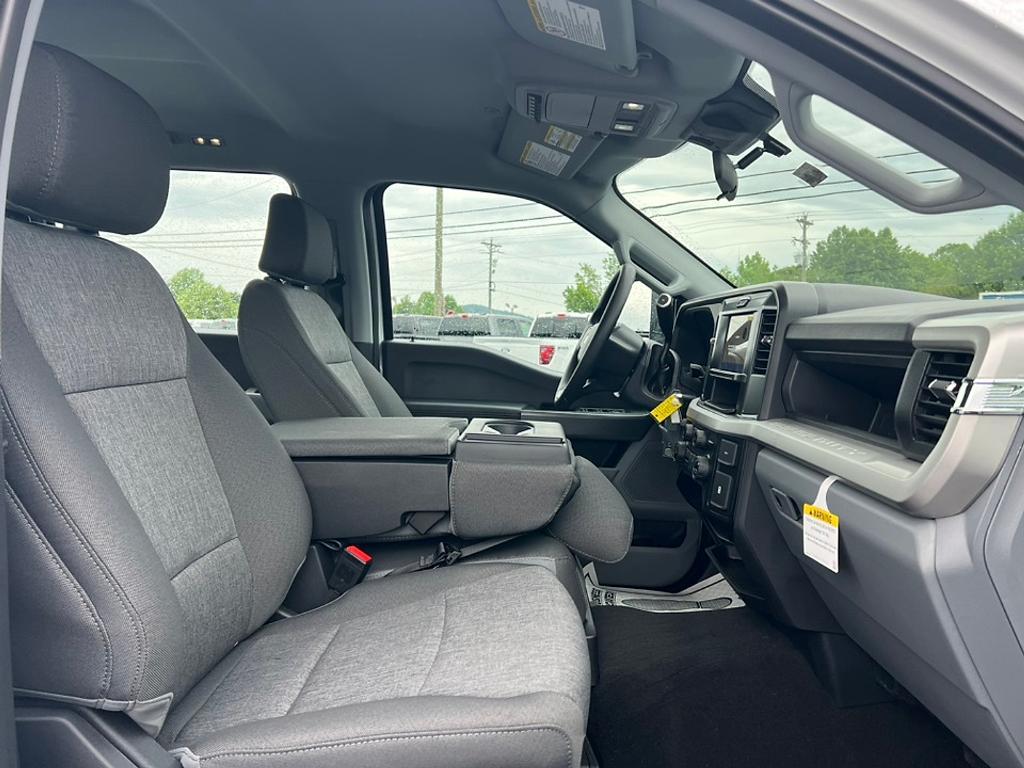 new 2025 Ford F-250 car, priced at $65,870