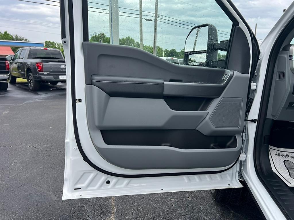 new 2025 Ford F-250 car, priced at $65,870