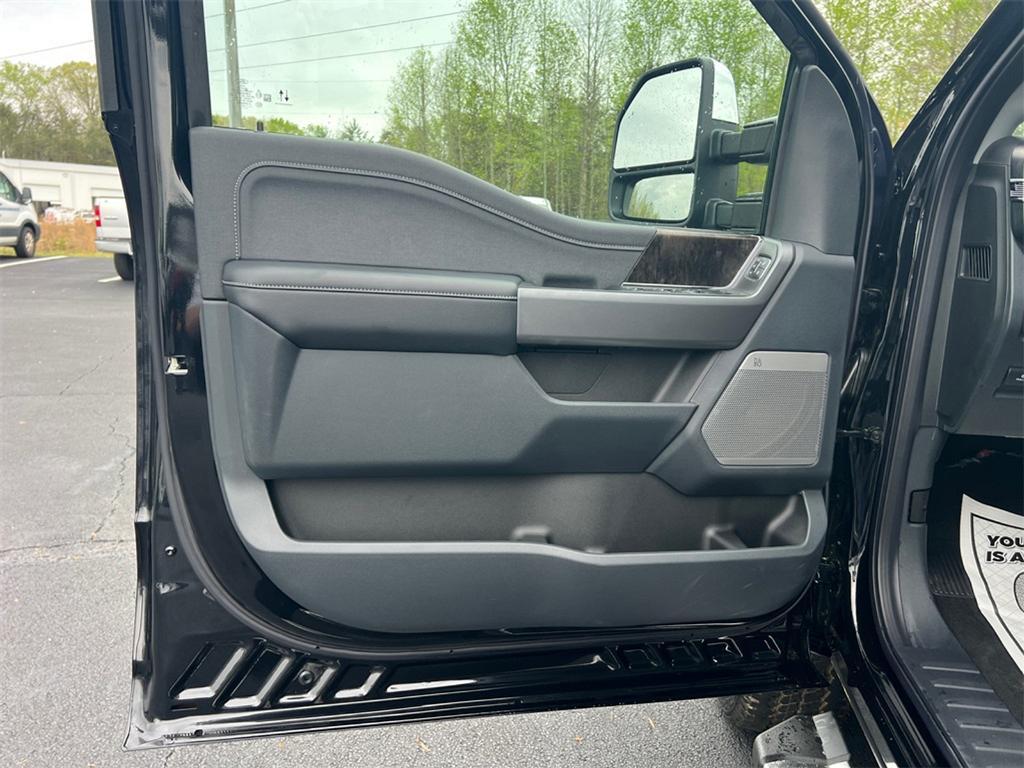 new 2025 Ford F-250 car, priced at $77,180