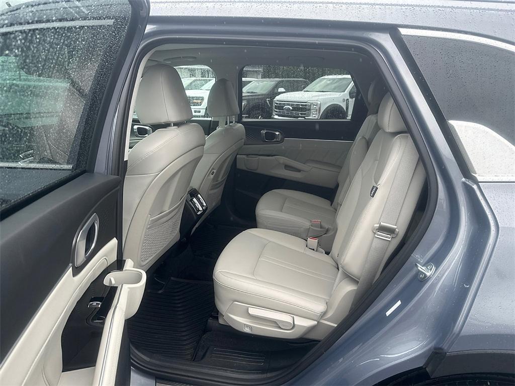 used 2024 Kia Sorento car, priced at $33,989