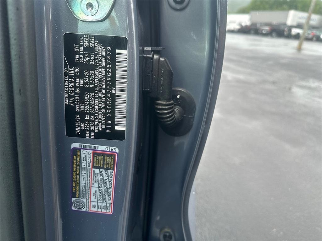 used 2024 Kia Sorento car, priced at $33,989