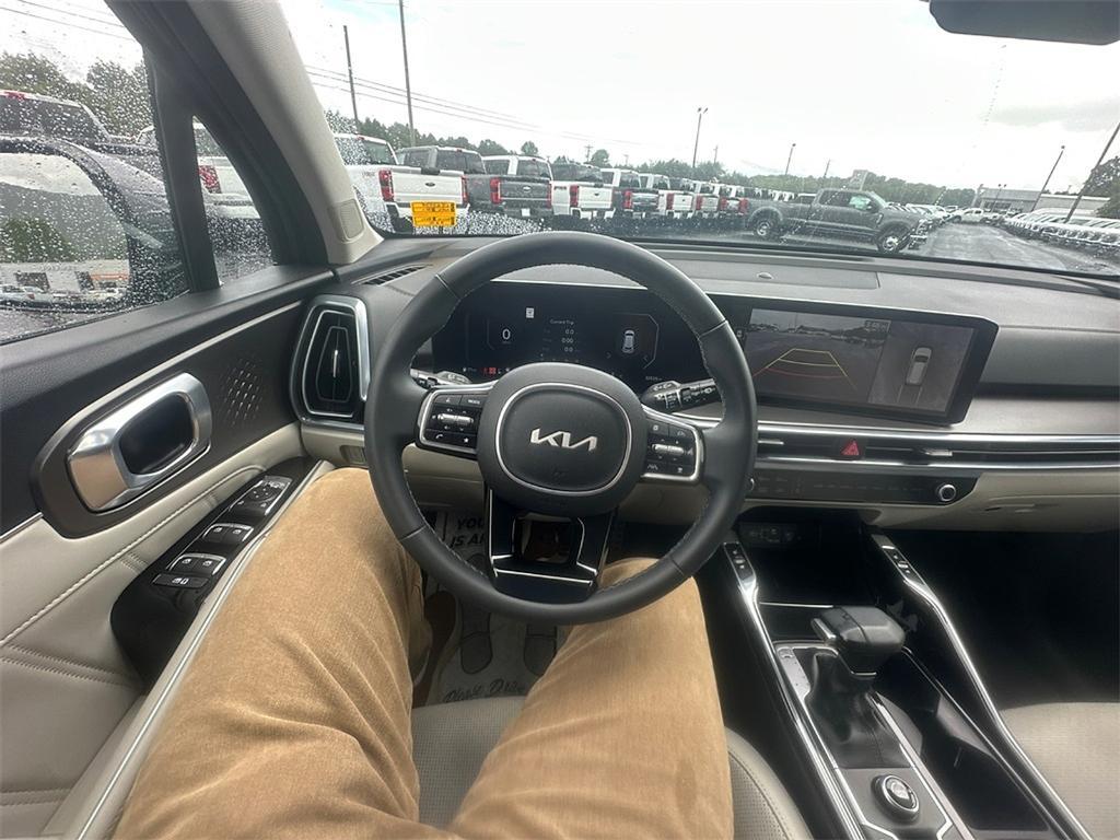 used 2024 Kia Sorento car, priced at $33,989