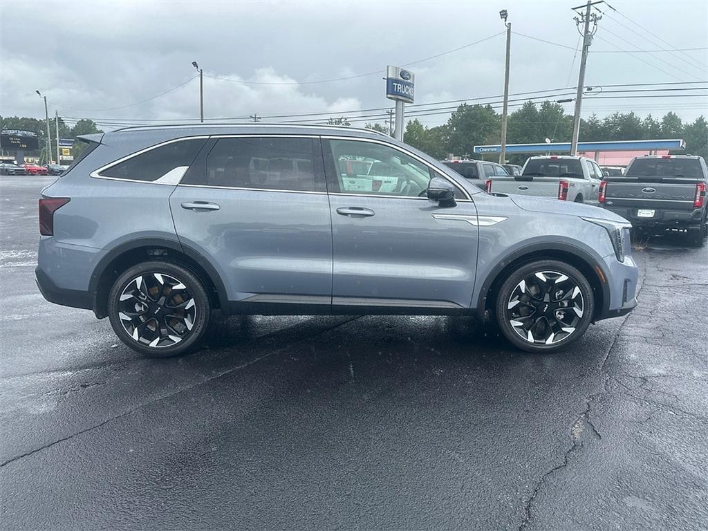 used 2024 Kia Sorento car, priced at $33,989