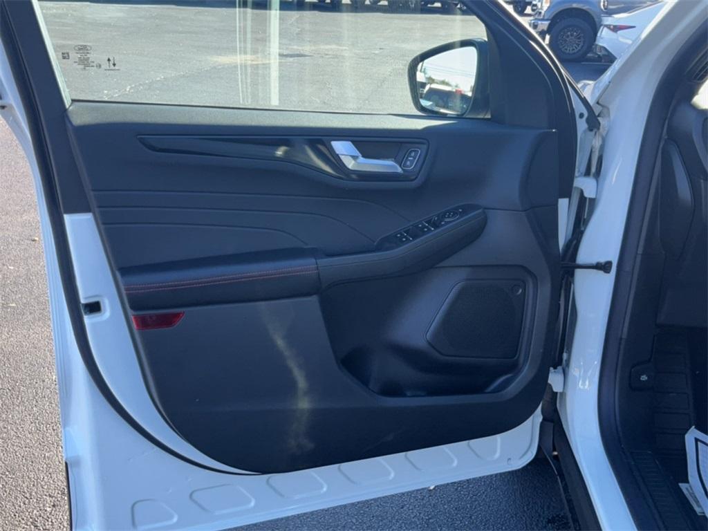new 2025 Ford Escape car, priced at $30,002