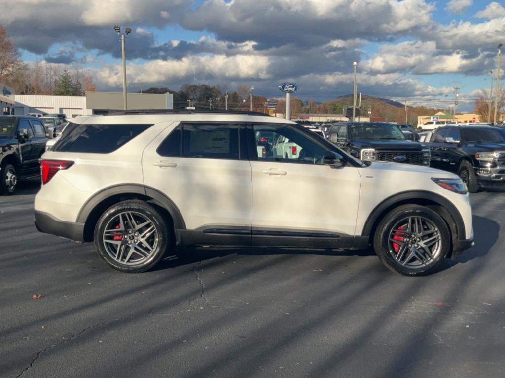 new 2025 Ford Explorer car, priced at $45,740