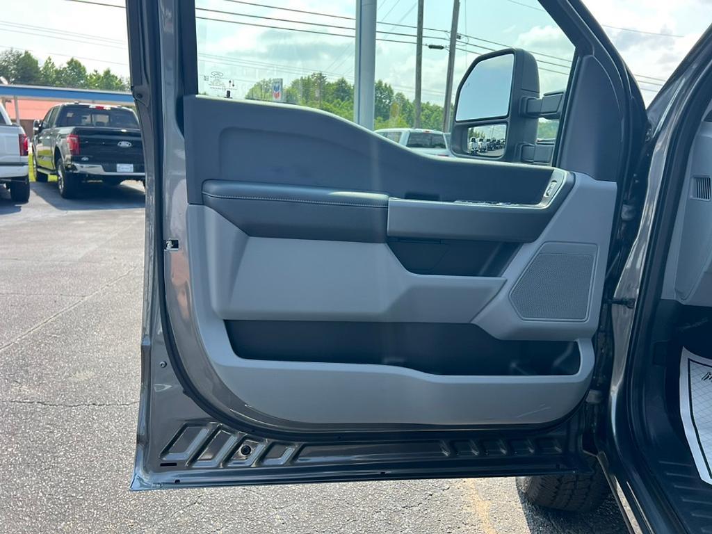 new 2025 Ford F-250 car, priced at $65,870