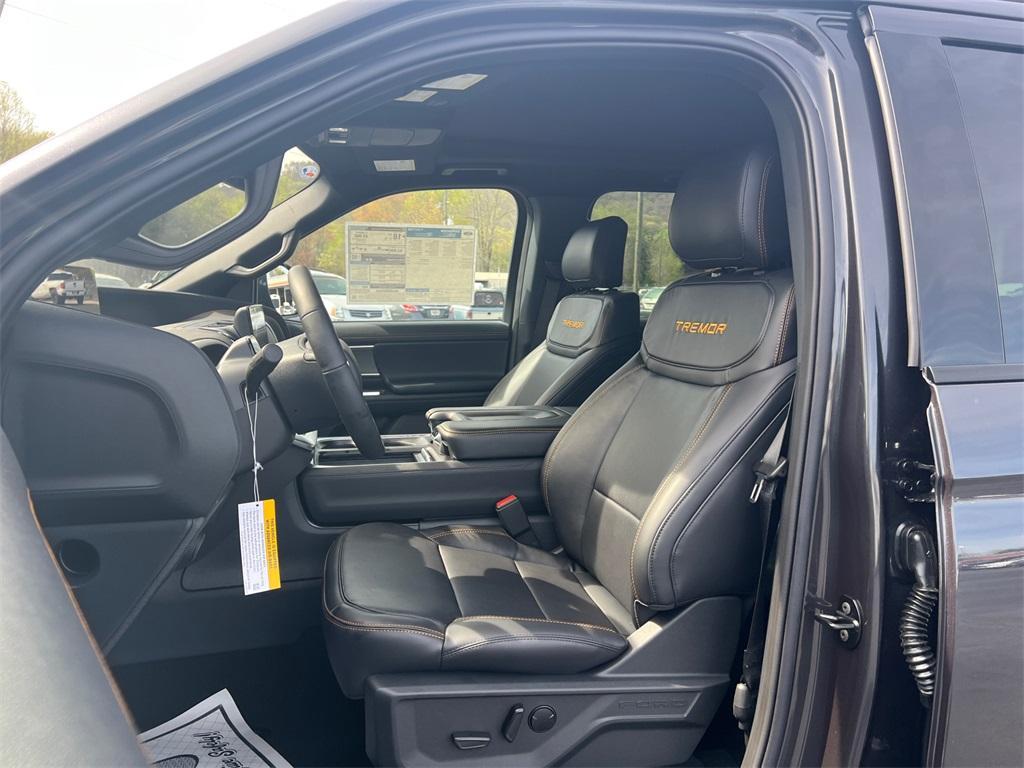 new 2025 Ford Expedition car, priced at $82,015