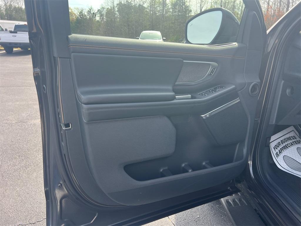 new 2025 Ford Expedition car, priced at $82,015