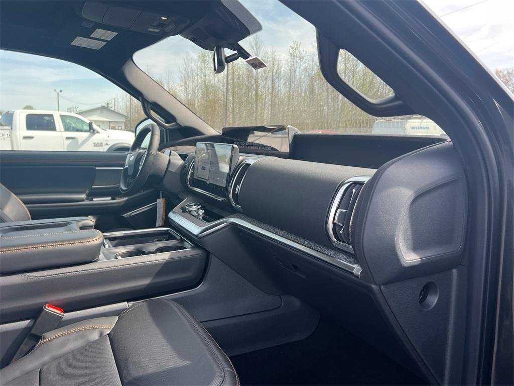 new 2025 Ford Expedition car, priced at $82,015