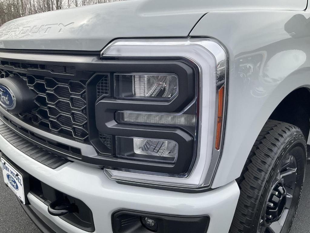 new 2025 Ford F-250 car, priced at $72,660