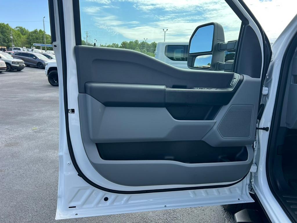 new 2025 Ford F-250 car, priced at $61,450