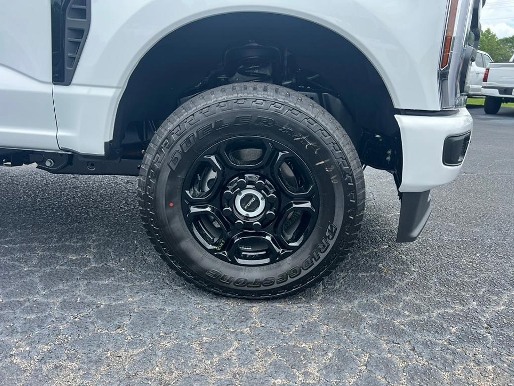 new 2025 Ford F-250 car, priced at $55,460