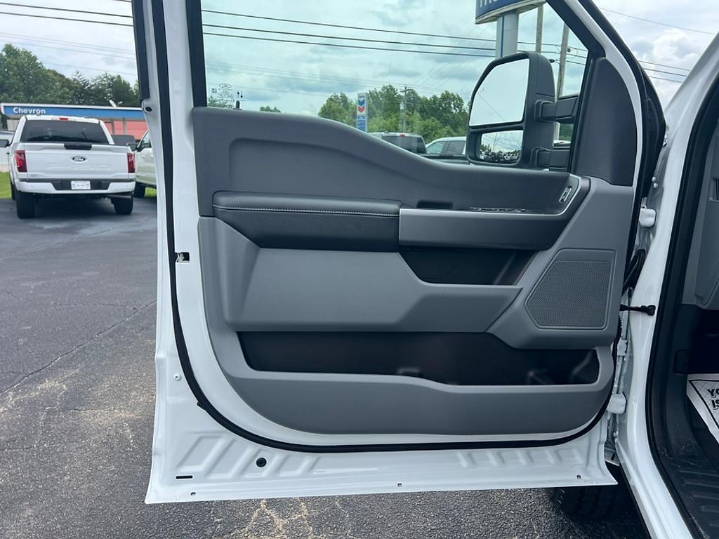 new 2025 Ford F-250 car, priced at $55,460