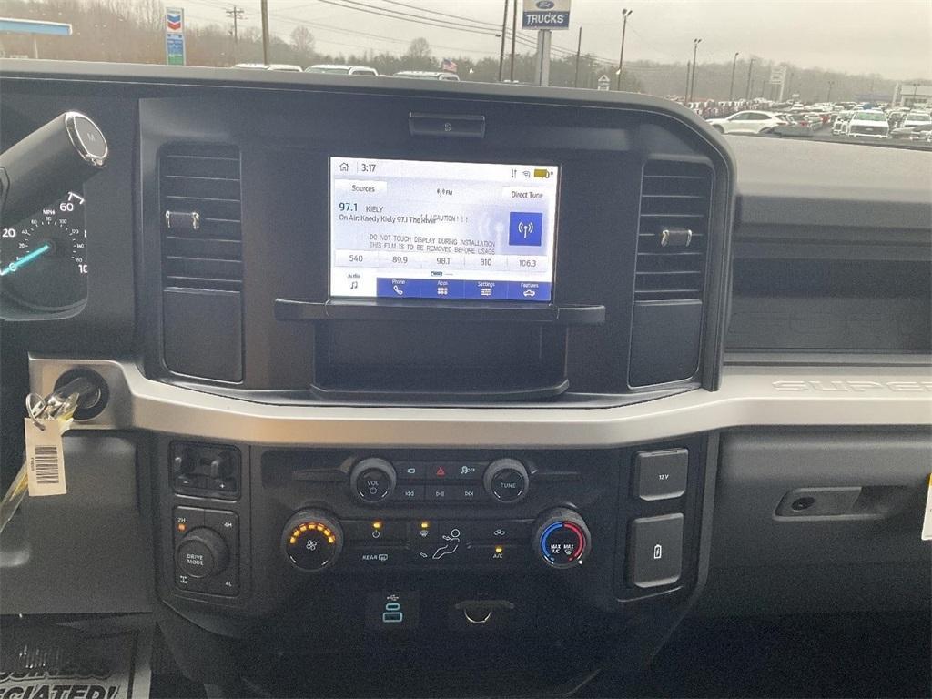 new 2025 Ford F-250 car, priced at $58,590