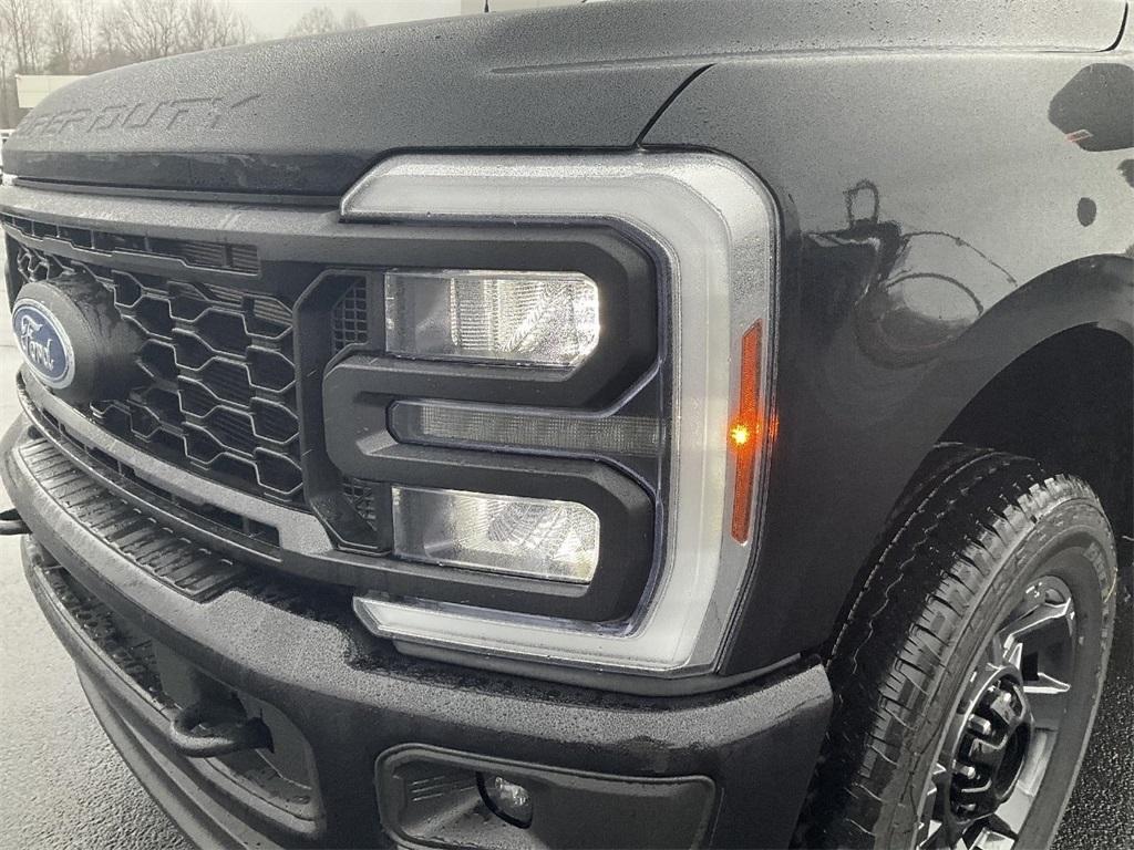 new 2025 Ford F-250 car, priced at $58,590