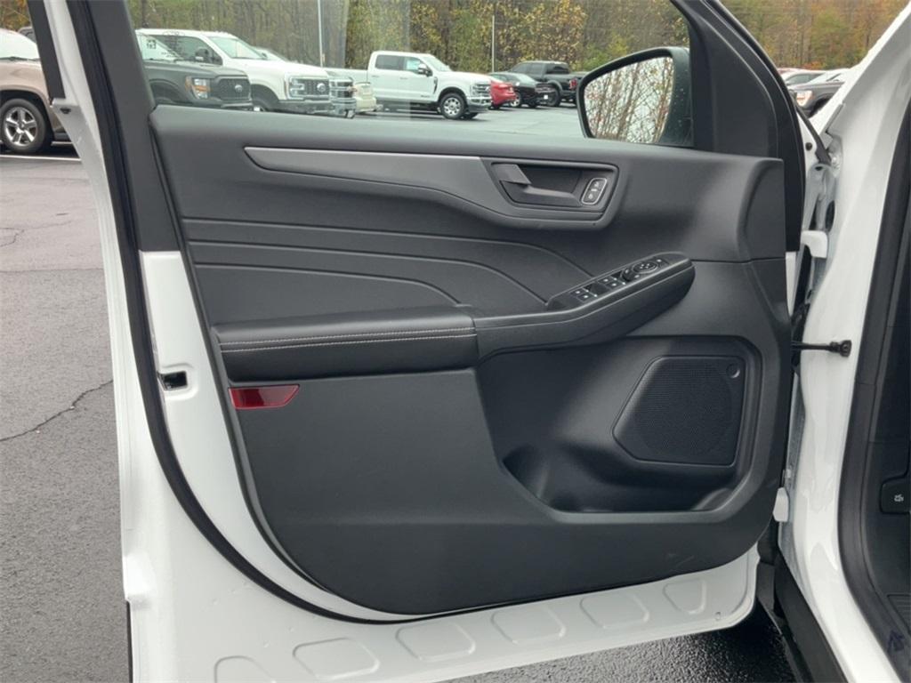new 2025 Ford Escape car, priced at $30,634