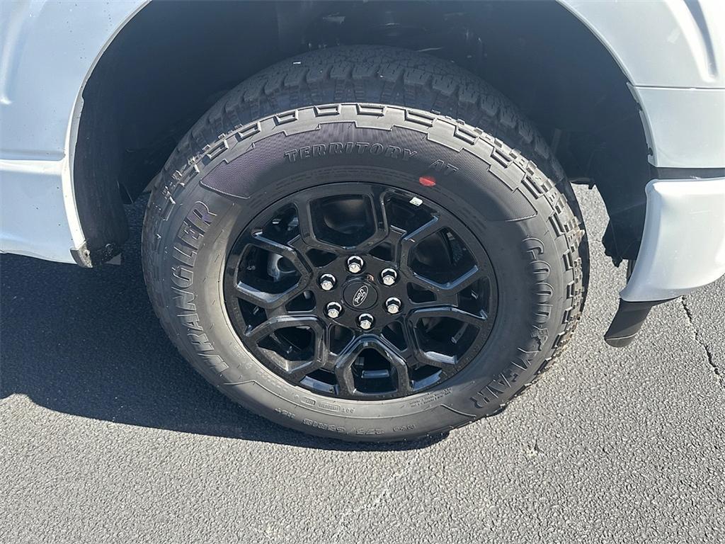 new 2025 Ford F-150 car, priced at $44,595