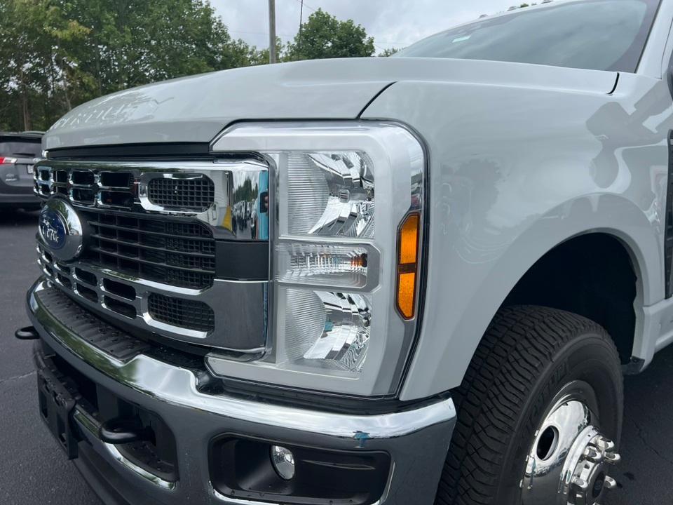 new 2025 Ford F-350 car, priced at $82,745