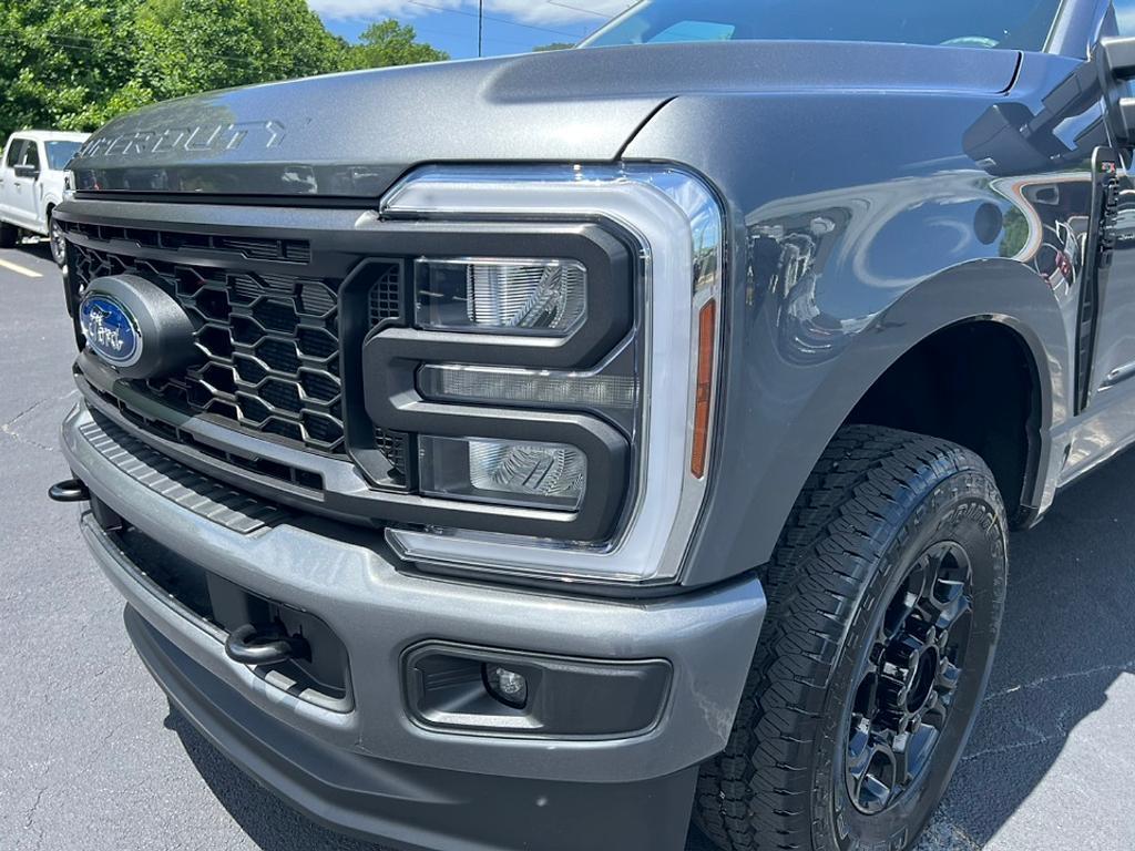 new 2025 Ford F-250 car, priced at $57,460