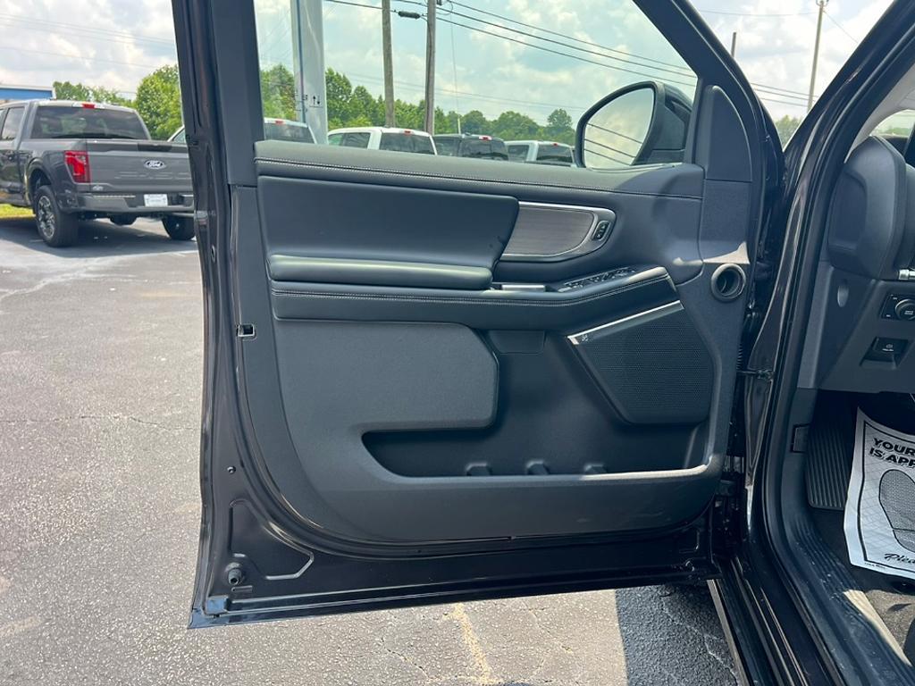 new 2025 Ford Expedition Max car, priced at $83,425