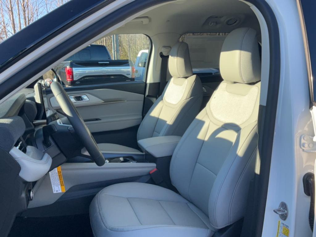 new 2025 Ford Explorer car, priced at $41,605