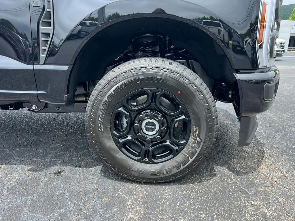 new 2025 Ford F-250 car, priced at $57,460