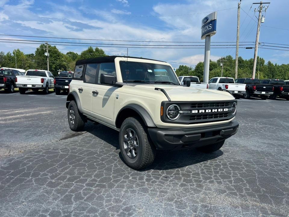 new 2025 Ford Bronco car, priced at $38,905