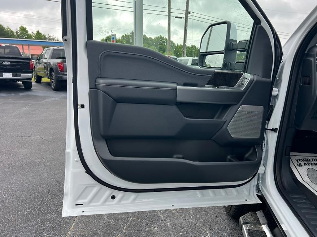 new 2025 Ford F-250 car, priced at $76,540