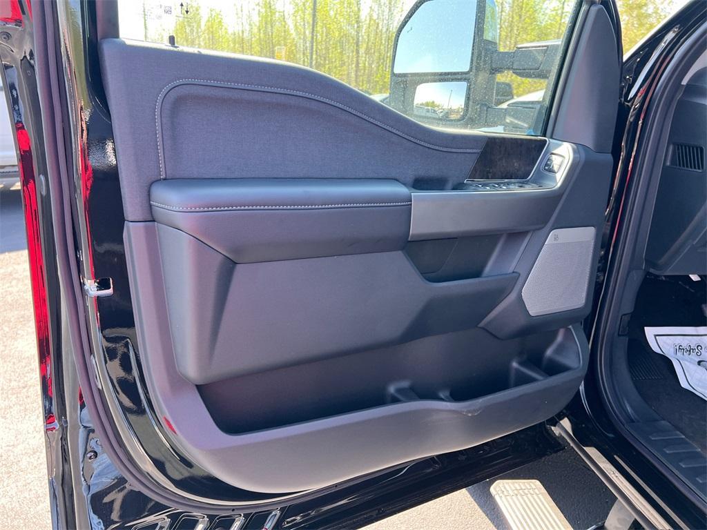 new 2025 Ford F-250 car, priced at $82,940